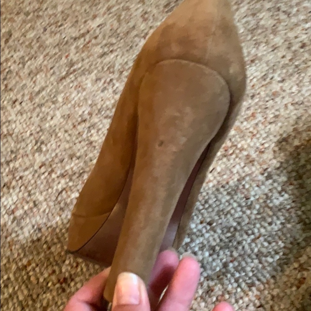 BCBG tan heels - Picture 3 of 5